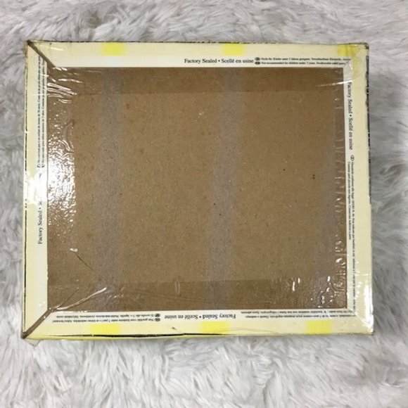 Hometown Collection Grand Peacock Hotel & New England Lighthouse Puzzles Set - Picture 14 of 16